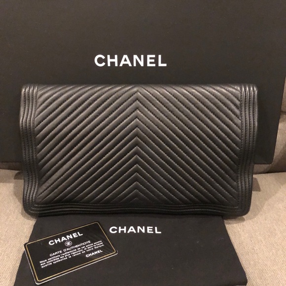 ▪️SOLD▪️CHANEL Foldover Clutch - Picture 2 of 8